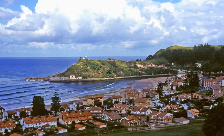 Ribadesella. Playa y puerto
